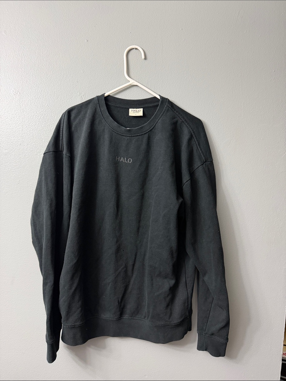 Halo Men’s Black Crewneck Sweatshirt with Subtle Logo medium